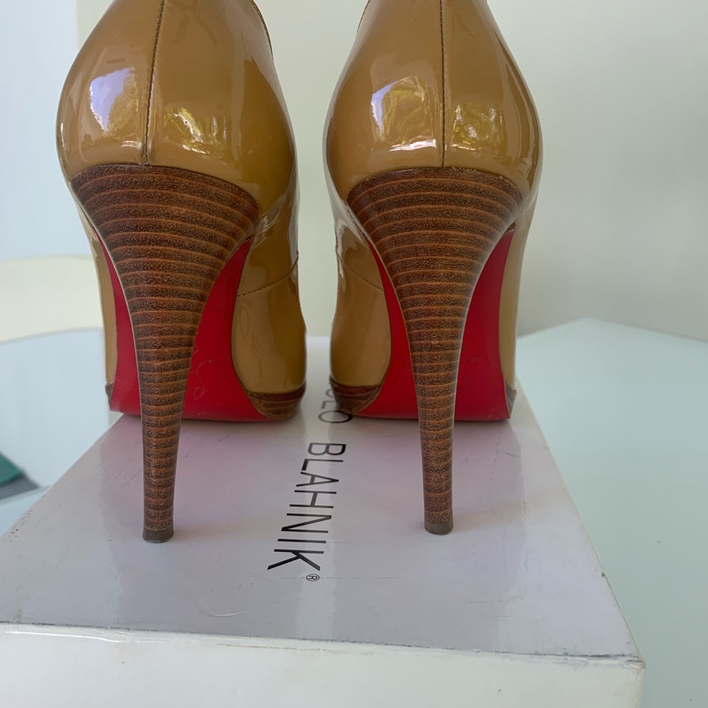 Gorgeous Camel Patent Leather Louboutin - Size 40
